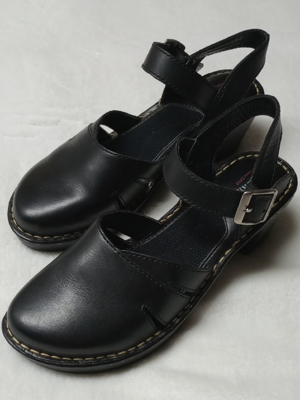 Eastland Woman's Leather Clog/Sandals